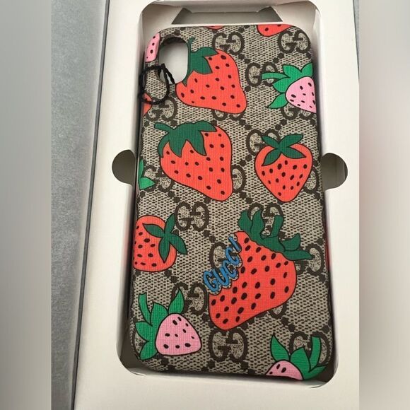 Gucci GG Supreme Strawberry iPhone X/XS Case - Picture 9 of 11